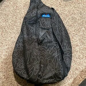 Kavu Crossbody Black Topo